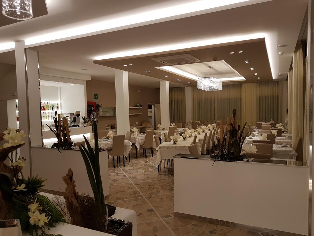 Hotel Solemare Cesenatico Buitenkant foto
